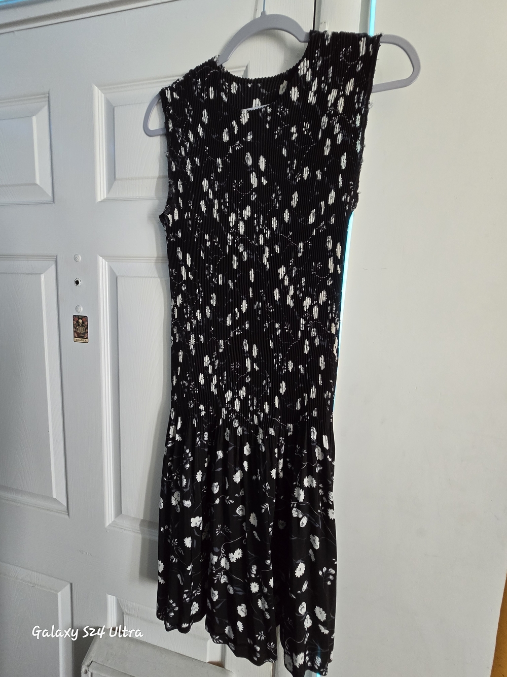 Black and White Floral Sleeveless Dress Size Large